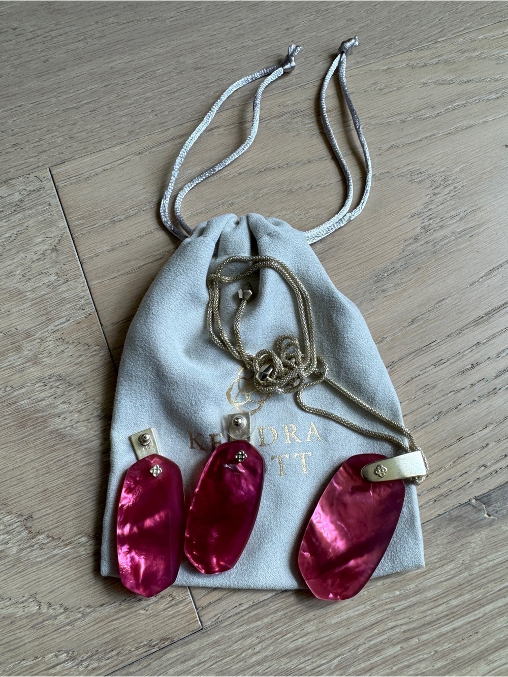 Kendra Scott Aragon Drop Earring Necklace Set in Berry Illusion - Picture 2 of 2